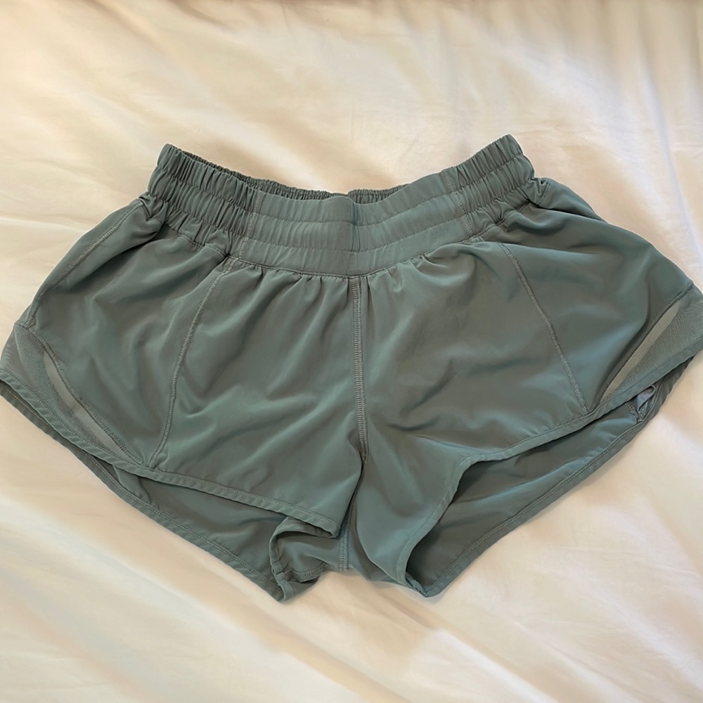 Lululemon Hotty Hot 2.5” Shorts